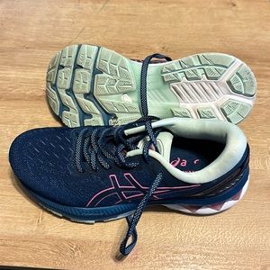 Very gently used women’s ASICS gel-kayano 27 size 6.5 navy blue